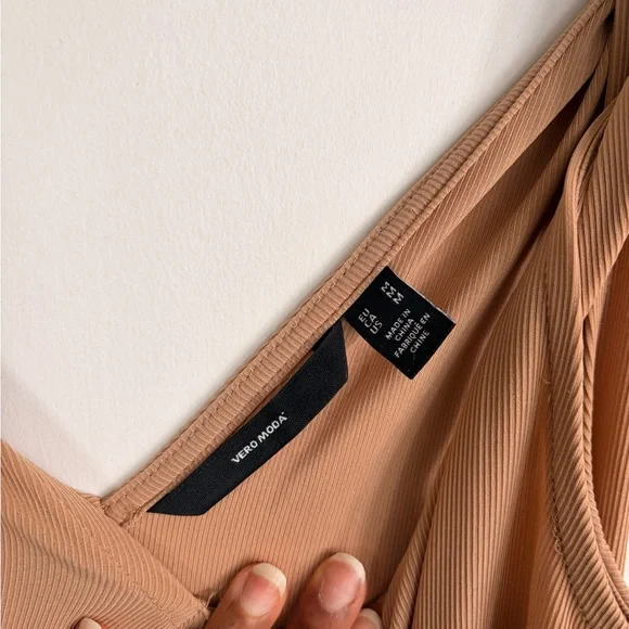 Maxi Dress with twisted straps - Picture 5 of 6